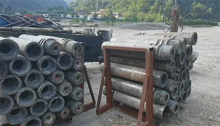 設(shè)備已運(yùn)到礦山，準(zhǔn)備反井鉆施工