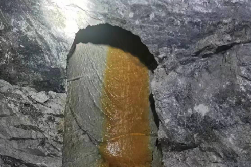 礦山術語：瓦斯抽放、通風  充填、排水、通風、溜礦、安全通道