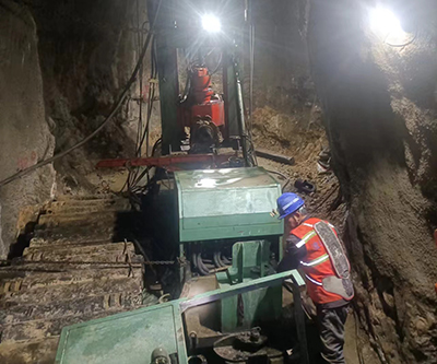 天井鉆機適用于多種地質(zhì)條件 天井鉆機適用于多種地質(zhì)條件